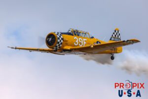 Where the hell is the infotainment system in this thing..? N3639F 1945 North American T-6 Texan performing at the 2025 Sun N Fun airshow in Lakeland Florida with Jeff Shetterly piloting this WWII era aircraft. Aircraft code: T6 Airport code(s): KLAL, LAL