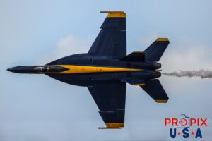Knife sharpening..! Blue Angels #6 Lieutenant Connor O'Donnell (opposing Solo) doing a high speed knife edge pass at the 2025 Sun N Fun airshow in Lakeland Florida. Aircraft code: F18 Airport Code(s): KLAL, LAL