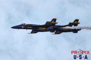 Not a smoke free work environment..! Blue Angels solos doing a smoke on pass in front of the crowd at the 2025 Sun N Fun airshow in Lakeland Florida. #5 Commander Thomas Zimmerman (Lead Solo) #6 Lieutenant Connor O'Donnell (opposing Solo) Aircraft code: F18 Airport Code(s): KLAL, LAL
