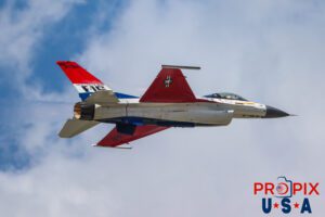 I'm outa here..! F-16 Falcon Demonstrator Aircraft, piloted by Major Taylor "FEMA" Hiester is a low pass at the 2025 Sun N Fun airshow in Lakeland Florida. Aircraft code: F16
