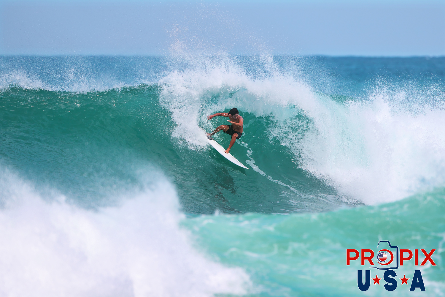A quick turn on a nice wave on Oahu Hawaii's North Shore. Surf Surfing