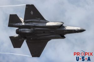 Goin to the bank..! F-35 Fighter making a high speed banking turn at the 2025 Sun N Fun airshow in Lakeland Florida. Aircraft code: F35 Airport code(s): KLAL, LAL