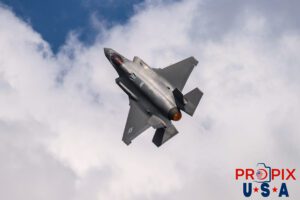 Ear rattler..! This F-35 aircraft has initiated a near vertical ascent with afterburner activated. Aircraft code: F35 Airport code(s): KLAL, LAL