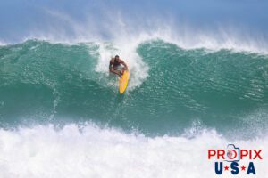 Nice wave... But.. not gonna make it...! Surfing on Oahu Hawaii's North Shore.