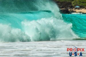 Oahu's body surfing spot: Sandy Beach. The waves at Sandy Beach Oahu are some of the best bodysurfing waves anywhere. The wave break happens close to shore and with a size suitable for most anyone to enjoy.