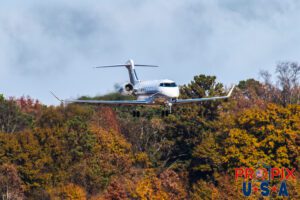 N738QS 2017 Bombardier Challenger 300 CL30 PDK (KPDK) Peachtree Dekalb airport Atlanta Georgia Photo date: 12-2-2018