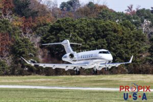 N738QS 2017 Bombardier Challenger 300 CL30 PDK (KPDK) Peachtree Dekalb airport Atlanta Georgia Photo date: 12-2-2018