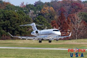 N738QS 2017 Bombardier Challenger 300 CL30 PDK (KPDK) Peachtree Dekalb airport Atlanta Georgia Photo date: 12-2-2018