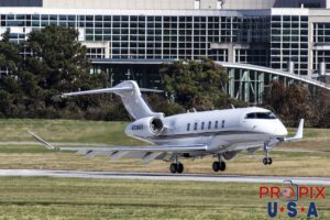 N738QS 2017 Bombardier Challenger 300 CL30 PDK (KPDK) Peachtree Dekalb airport Atlanta Georgia Photo date: 12-2-2018