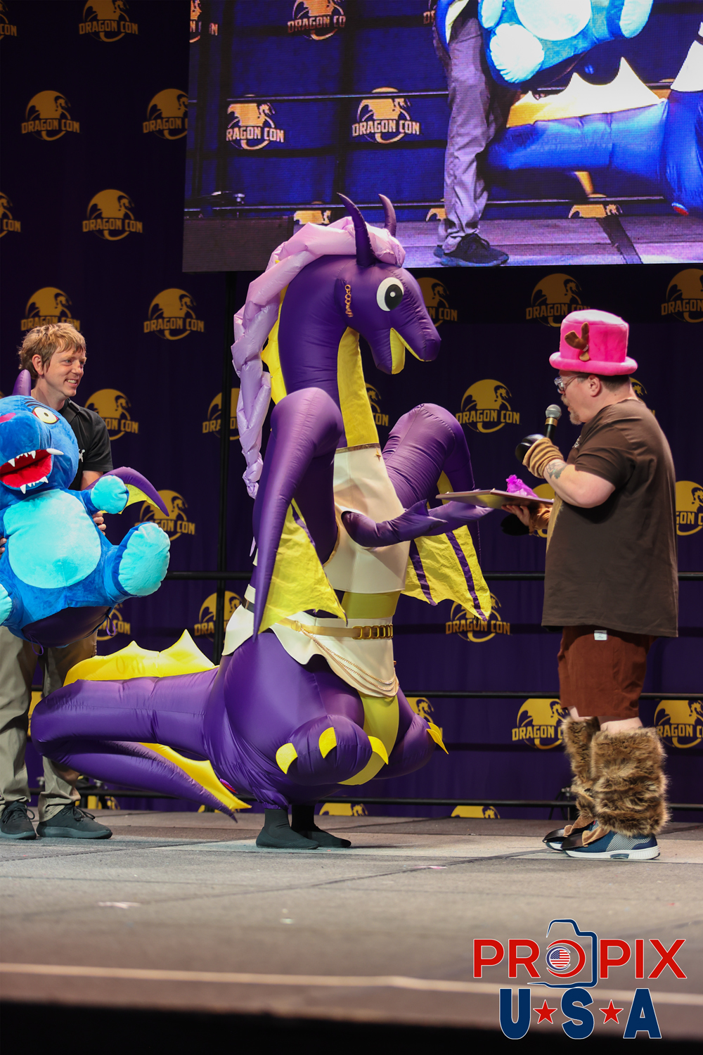 Dragon Con Masquerade 2025. Tony Gowell presenting an award. Photo date: 8-31-2025 Dragoncon