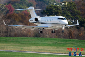 N883TR 2010 Bombardier Challenger 300 CL30 PDK (KPDK) Peachtree Dekalb airport Atlanta Georgia Photo date: 12-8-2023