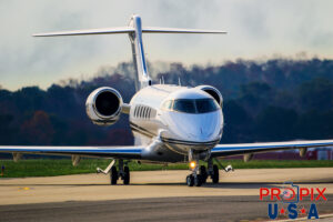 N883TR 2010 Bombardier Challenger 300 CL30 PDK (KPDK) Peachtree Dekalb airport Atlanta Georgia Photo date: 12-8-2023