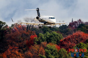 N527FX 2007 Bombardier Challenger 300 CL30 Flex Jet PDK (KPDK) Peachtree Dekalb airport Atlanta Georgia Photo date: 12-8-2023
