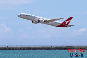 VH-ZNI 2019 Boeing 787 Dreamliner B787 Qantas Airlines Country of registration: Australia HNL (PHNL) Honolulu Hawaii International Airport Photo date: 9-23-2024