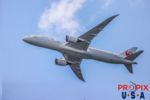 JA-878J 2019 Boeing 787 Dreamliner B787 Japan Airlines Country of registration: Japan HNL (PHNL) Honolulu Hawaii International Airport Photo date: 9-23-2024