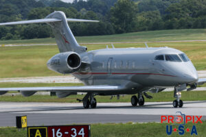 N343JE 2014 Bombardier Challenger 300 CL30 Vista Jet PDK (KPDK) Peachtree Dekalb airport Atlanta Georgia Photo date: 8-21-2024