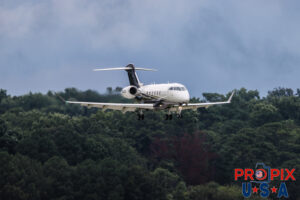 N560FX 2022Bombardier Challenger 350 CL35 Flex Jet PDK (KPDK) Peachtree Dekalb airport Atlanta Georgia Photo date: 7-23-2024 On February 25, 2025 this aircraft had a near-miss with a Southwest 737 at Chicago's Midway airport (MDW), as it crossed the active runway after being told to hold short.
