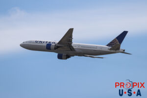 N215UA 2000 Boeing 777 B777 United Airlines HNL (PHNL) Honolulu Hawaii International Airport Photo date: 10-21-2024