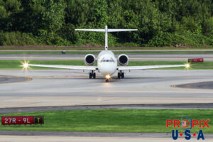 N996AT Boeing 717 taxiing