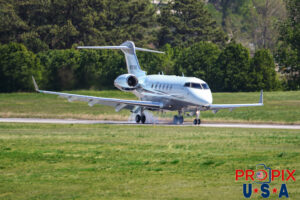 N707KG 2009 Bombardier Challenger 300 CL30 PDK (KPDK) Peachtree Dekalb airport Atlanta Georgia Photo date: 4-4-2024 On this day winds were gusting up to 40 knots. This was the second nose gear first landing of the day.
