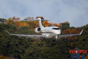 N792QS 2016 Bombardier Challenger 300 CL30 NetJets PDK (KPDK) Peachtree Dekalb airport Atlanta Georgia Photo Date: 11-15-2025